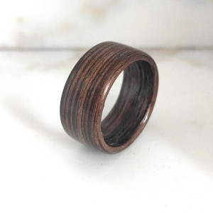 Pierścionek z Drewna Wenge
