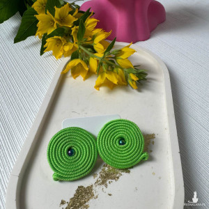 Kolczyki intensywnie zielone małe koła lekkie