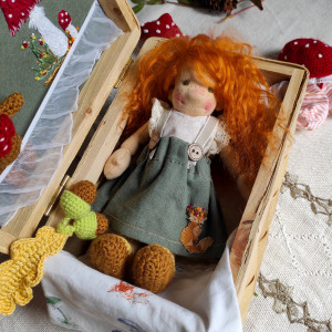 Daphne lalka waldorfska lalka artystyczna domek dla lalki muchomorek na szydełku