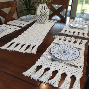 Zestaw na stół podkładki z bieżnikiem