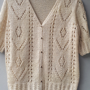 Ażurowy w beżu, krótki rękaw