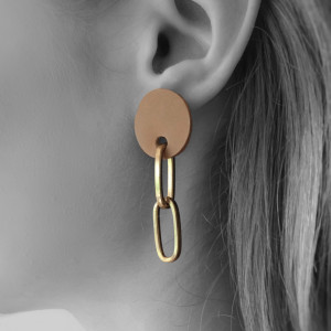 Kolczyki GLAMROCK brązowa skóra naturalna 2 duże ogniwa złoty łańcuch