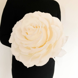 Duża róża z krepiny włoskiej (rozmiar XL)