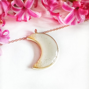 Wyjątkowy Wisiorek w Kształcie Księżyca - Idealny dla Czarownicy!