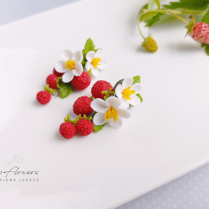 Kolczyki z poziomkami