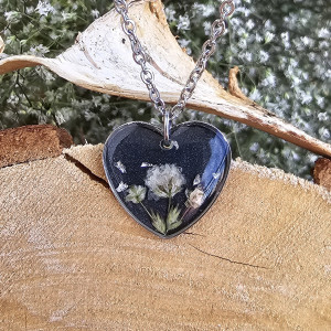 Srebrna zawieszka srebrny wisiorek kwiat naszyjnik żywica z żywicy kwiaty z kwiatami serce serduszko zielone czarne brokatowe
