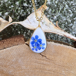 Złota zawieszka złoty wisiorek kwiat naszyjnik żywica z żywicy kwiaty niezapominajki łezka łza kropelka niezapominajkami