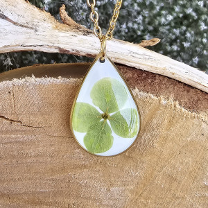 Złota zawieszka złoty wisiorek kwiat naszyjnik żywica z żywicy kwiaty łezka łza kropelka hortensja hortensją hortensje