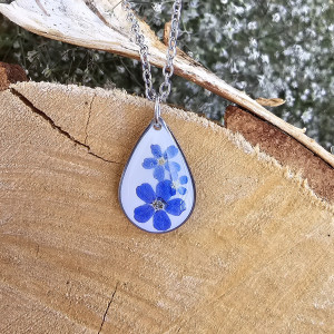 Srebrna zawieszka srebrny wisiorek kwiat naszyjnik żywica z żywicy kwiaty łezka łza niezapominajki z niezapominajkami niezapominajką