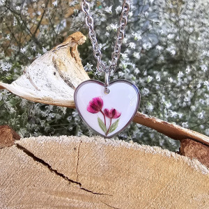 Srebrna zawieszka srebrny wisiorek kwiat naszyjnik żywica z żywicy kwiaty serce serduszko różowe gipsówka