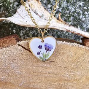 Złota zawieszka złoty wisiorek kwiat naszyjnik żywica z żywicy kwiaty serce serduszko fioletowa gipsówka
