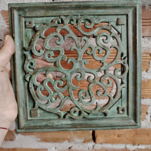 Kratka wentylacyjna lub do kominka z mosiadzu autorski wzor wlasny projekt -z efektem śniedzienia ( zielony nalot)