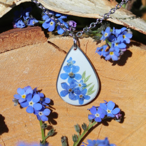 Srebrna zawieszka srebrny wisiorek kwiat naszyjnik żywica z żywicy kwiaty łezka łza niezapominajki z niezapominajkami niezapominajką