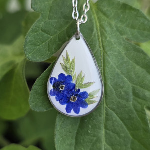 Srebrna zawieszka srebrny wisiorek kwiat naszyjnik żywica z żywicy kwiaty łezka łza niezapominajki z niezapominajkami niezapominajką
