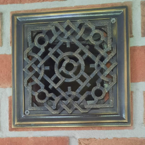 Kratka wentylacyjna lub do kominka z mosiadzu autorski wzor wlasny projekt -Młotkowana ciemna