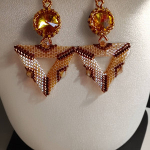 Kolczyki koralikowe trójkątne z kryształem Svarowski