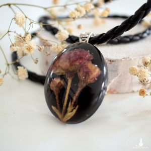 Duży naszyjnik z suszoną różą w żywicy