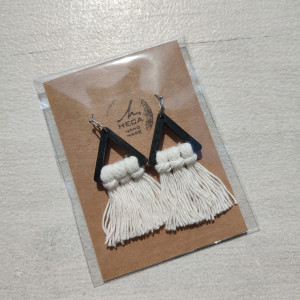 Kolczyki boho makrama wiszące lekkie - BIAŁE TRÓJKĄTY