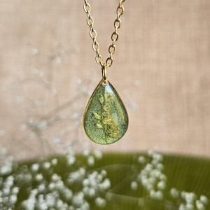 Złota zawieszka złoty wisiorek kwiat naszyjnik żywica z żywicy kwiaty z kwiatami zielone brokatowe