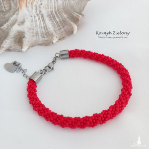 Czerwona bransoletka z serduszkiem