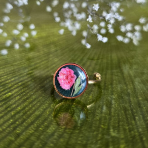 Złoty pierścionek regulowany kwiaty z kwiatami kwiatem duży czarny różowa gipsówka