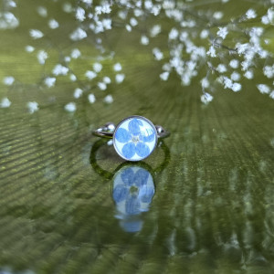 Srebrny pierścionek regulowany kwiaty z kwiatami kwiatem niezapominajki