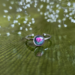 Srebrny pierścionek zielony brokat prawdziwy kwiat gipsówka