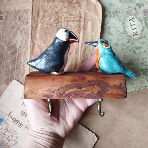 Wieszak z zimorodkiem i maskonurem