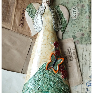 Anioł koronkowy z motylem