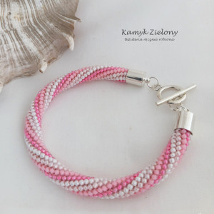 Bransoletka z różowych koralików