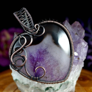 Agat, miedziany wisior z agatem czarno różowym w kształcie serca, prezent dla niej prezent dla mamy, biżuteria ręcznie robiona, wire wrapped