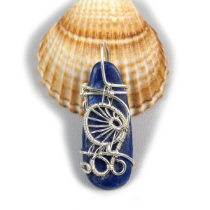 Kyanit, Wisior miedziany z kyanitem, ręcznie wykonany, prezent dla niej, prezent dla mamy, prezent urodzinowy