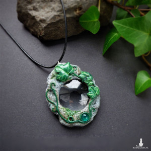 Wisior lupa - kamień z bluszczem