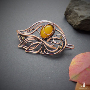 Miedziana broszka jesienne liście