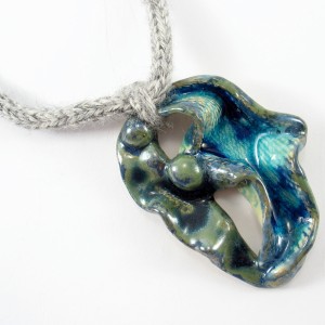 Naszyjnik z wełny z ceramiką, niebiesko zielony