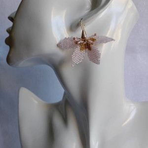 Kolczyki koralikowe "Różowe płatki"