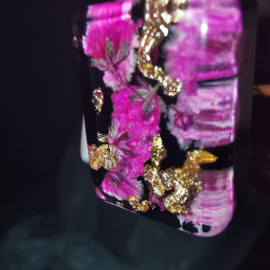 Różowy pierścionek, różowa gipsówka, suszone kwiaty, stalowy pierścionek