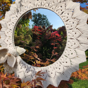 Duże makramowe lustro w stylu Boho z kwiatem