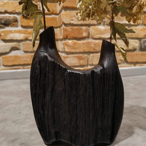 Wazon z czarnego dębu