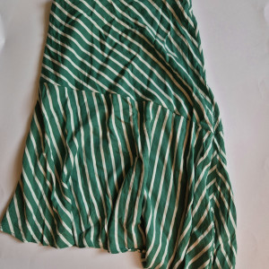 Spódnica zielona w białe paski