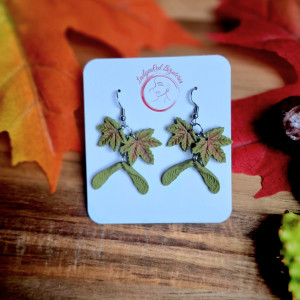 Wiszące jesienne kolczyki liscie klonu,oliwkowa zieleń.