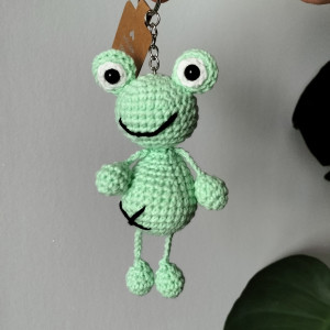 Miętowa żabka, zawieszka, brelok, szydełko