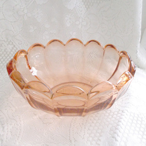 prl miska szklana, rozalinowa misa na owoce, prl misa ze szkła, łososiowa misa prl, pudrowa misa, vintage miska szklana, retro miska rozalinowa, prl patera