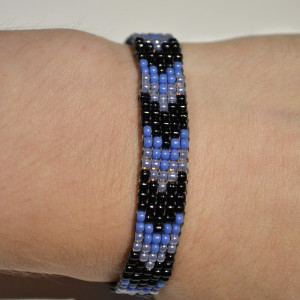 Bransoletka tkana z koralików (czerń + niebieski)