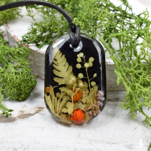 Owalny, duży wisior z leśnym motywem