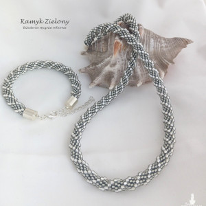 Szaro-biały komplet, naszyjnik i bransoletka