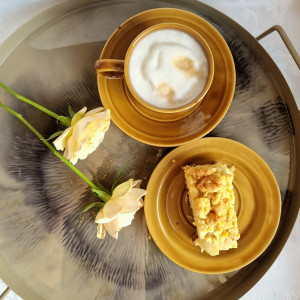 Taca zdobiona żywicą