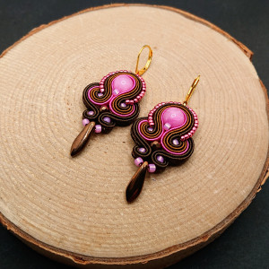 BRĄZOWO-RÓŻOWE WISZĄCE KOLCZYKI SUTASZ