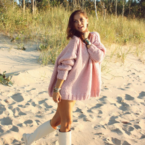 SWETER PUDROWY RÓŻ OVERSIZE
