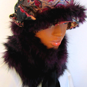 czapka beret z fioletowym futrem plus szal